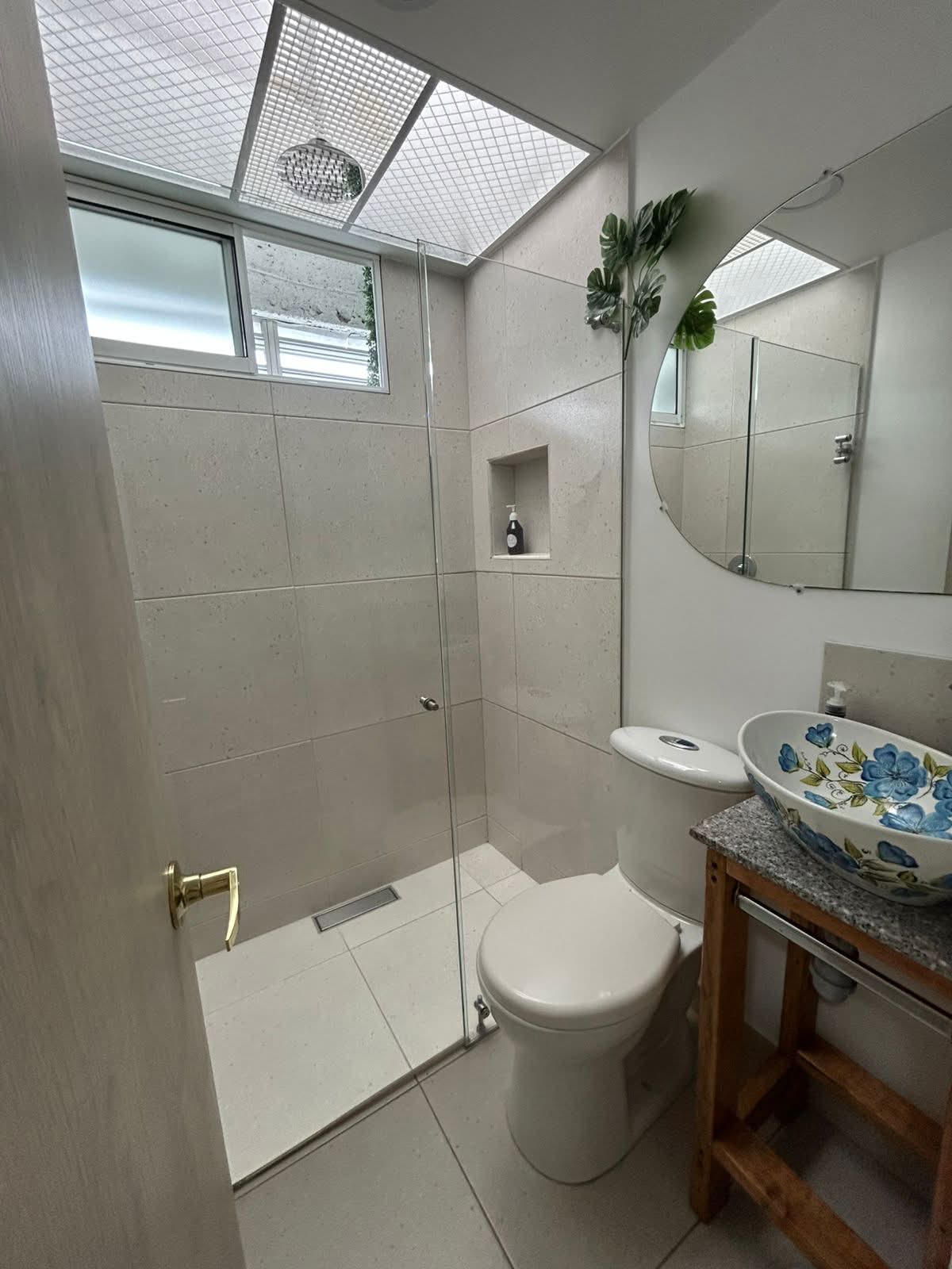 Ba&ntilde;o de Angel House